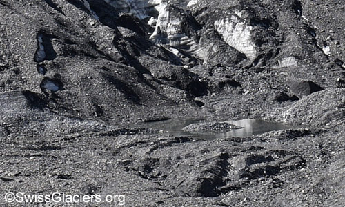 Proglaccial lake in front of the central part of the Gamchi Glacier. Photo taken on 31 August 2025.
