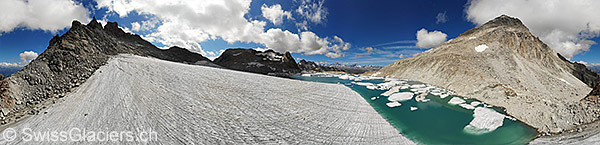 Jahrringe im Eis des Chüebodengletschers und Gletschersee mit Eisschollen (Luftaufnahme)