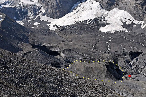 Eisberg auf dem Gamchigletscher am 12.7.2015. Eisberg auf dem Gamchigletscher am 12.7.2015.
