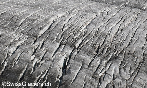 Querspalten im Allalingletscher (Saastal).