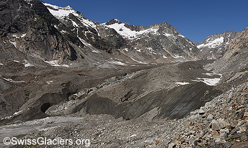 30.6.2018: View of the pronounced supraglacial moraine of Unteraar glacier.