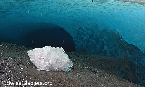 Approx. 1.5m high subglacial meltwater channel (Kanderfirn, 11.9.2016)